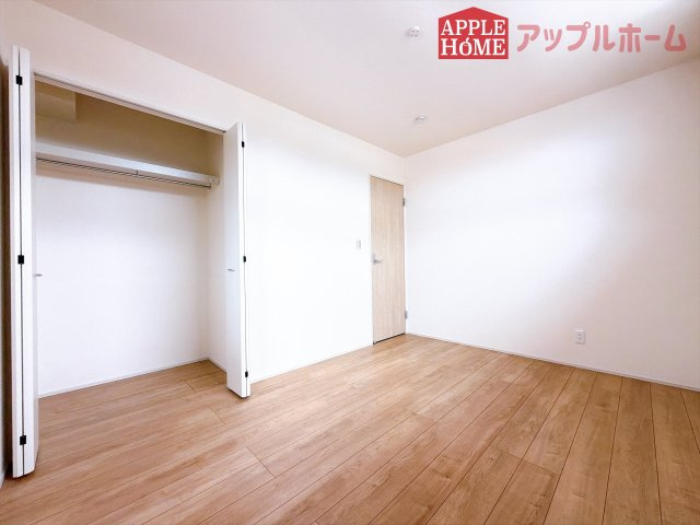 [新築住宅] 坂戸市鶴舞 第2 全1棟の洋室|２階居室は全室収納あり！たっぷりある収納活用でお部屋もキレイを保てます♪