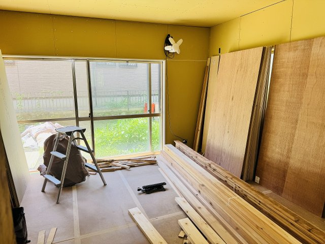 八王子市　元八王子町　中古戸建ての居間・リビング|～現在リフォーム中、詳細は当社までお気軽にお問合せ下さい～