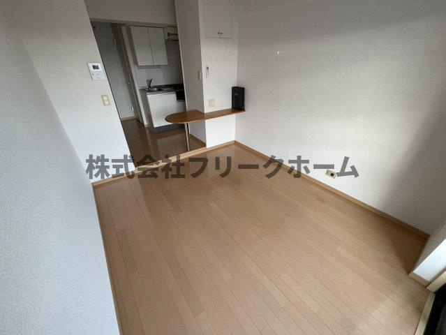 三鷹市井の頭１丁目の賃貸マンションの居間・リビング