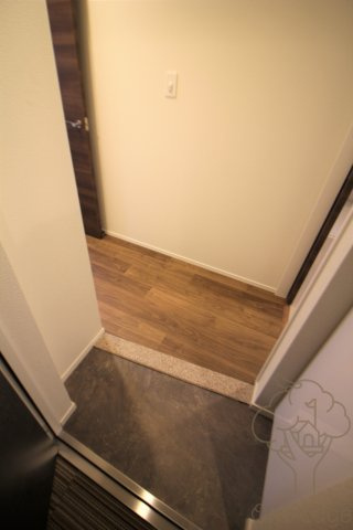 ノルデンタワー南森町プレミアムの玄関