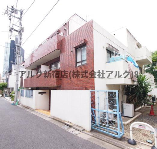 スカイコート新宿の外観