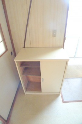 東村山市青葉町３丁目のアパートの玄関