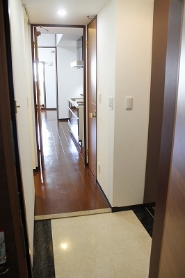 コンソラーレ瓦屋町の玄関