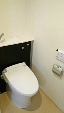 【トイレ】 | トゥット　フェリーチェ　湘南 | 落ち着いた色調のトイレです