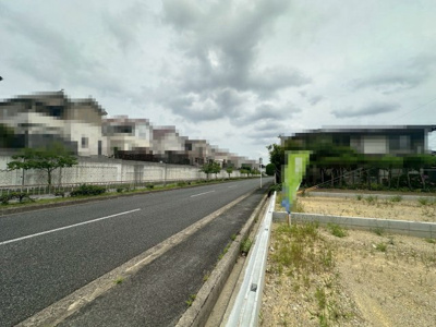 【前面道路含む現地写真】 | 赤坂台9期　新築分譲住宅 | 【クローゼット】お部屋を広く利用するために必須なクローゼットが全室付いています♪もちろんお荷物を収納されても良しの勝手の良いクローゼットは嬉しいですね♪