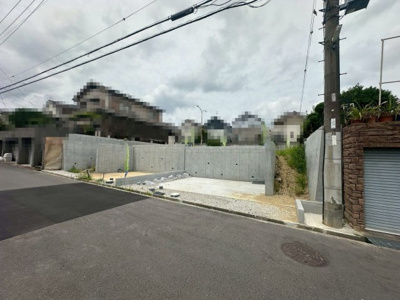 【前面道路含む現地写真】 | 赤坂台9期　新築分譲住宅 | ２面採光のお部屋もございます♪明るく風通しの良い快適な室内に気分も自然と明るくなりますね！家族の笑顔も増えそうです♪