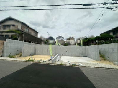 【前面道路含む現地写真】 | 赤坂台9期　新築分譲住宅 | 【クローゼット】お部屋を広く利用するために必須なクローゼットが全室付いています♪もちろんお荷物を収納されても良しの勝手の良いクローゼットは嬉しいですね♪