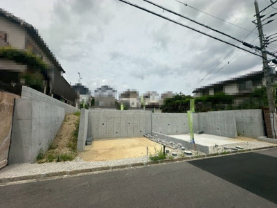 【外観】 | 赤坂台9期　新築分譲住宅 | 【駐車場】並列に駐車２台可能です！車の出し入れもスムーズに出来ますね！