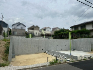 【駐車場】 | 赤坂台9期　新築分譲住宅 | 【ＬＤＫ約17.3帖】大きな窓のあるリビングは、陽光あふれる明るい空間です♪居心地良く、ご家族皆がゆったり寛げる憩いの空間となりそうです♪