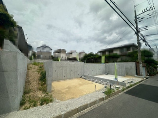 【駐車場】 | 赤坂台9期　新築分譲住宅 | 対面式を採用したキッチンですので、リビングで寛ぐご家族をいつも感じられます！会話を楽しみながら家事ができますね♪
