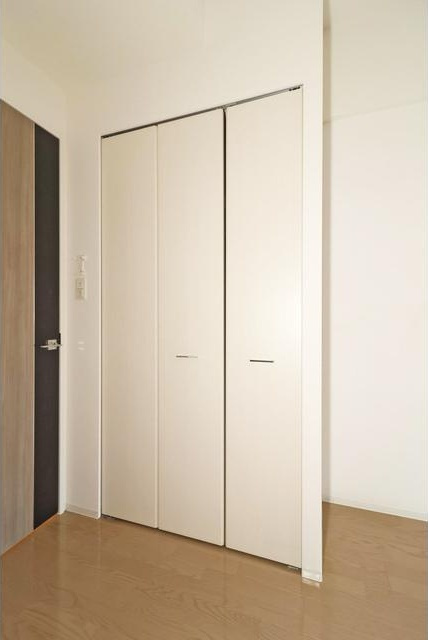 SERENiTE三宮の収納|同物件別部屋写真