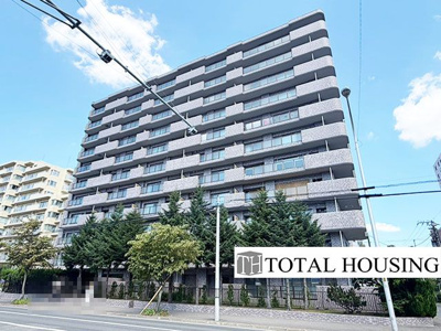 【外観】 | アルス旭ヶ丘 | 落ち着いた佇まいが魅力のマンションで、帰宅するたびにほっとする安らぎが感じられます。高級感と清潔感が漂う外観が、暮らしに彩りを添えてくれる住まいです。