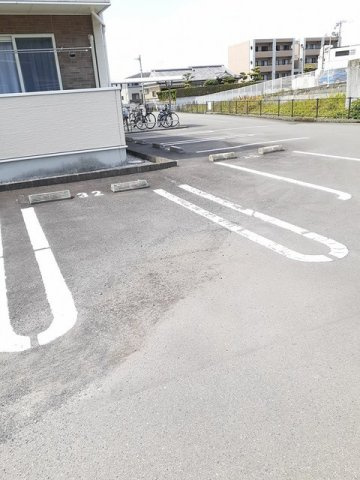 【駐車場】 | グレイス　ガーデン　Ｃ棟 | 駐車場完備です