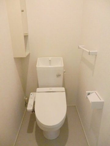 【トイレ】 | レオ　アベニュー | 落ち着いた色調のトイレです