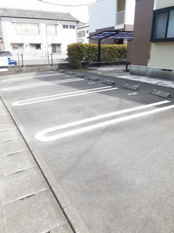 【駐車場】 | ビバーチェ | 駐車場に車を止められます