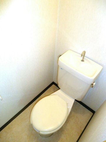 エルディムナツメＤのトイレ|清潔感のあるトイレです