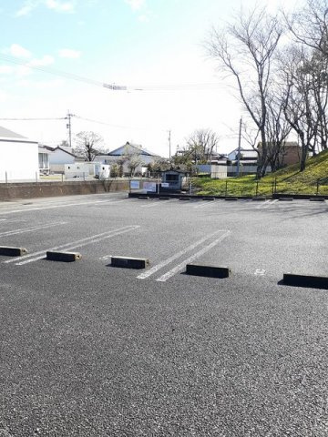 【駐車場】 | ボンシェーヌ | 車をお持ちの方に嬉しい駐車場付きの物件です
