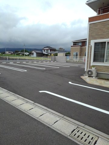 【駐車場】 | ソレイユプロムナードⅡ | 駐車場があるので、車を買う予定の方も安心です