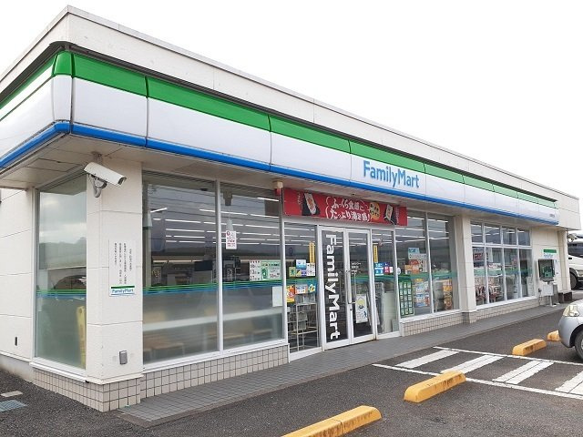 【周辺】 | エレガント　ベル | ファミリーマート 西都穂北店まで850m