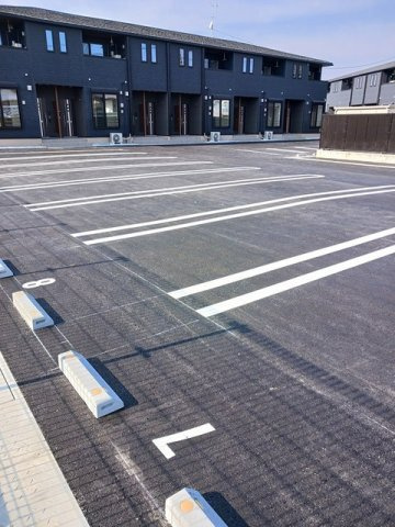 【駐車場】 | フルーヴ | カースペースがあります