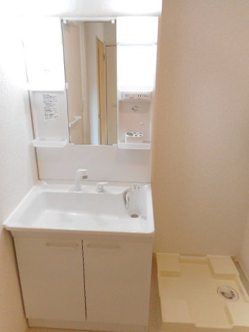 【洗面所】 | シュティル　Ａ | 広い洗面スペース