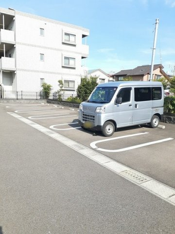 【駐車場】 | サンリットＭ＆Ｋ祇園　Ⅱ | 車をお持ちの方に嬉しい駐車場付きの物件です