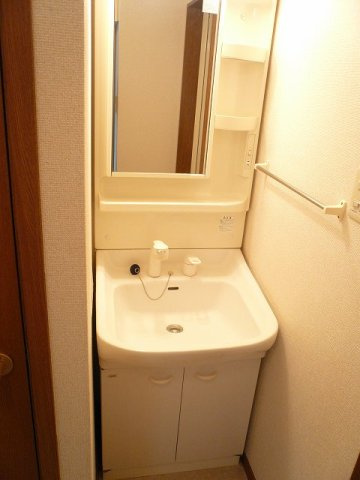 【洗面所】 | グリーンコート東館　Ａ | 明るい洗面所です