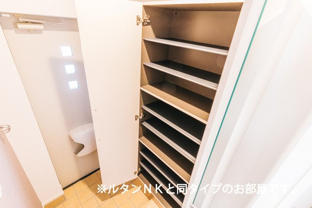 【収納】 | ガーデンハウス　リーベ　Ⅰ | 小物を収納するのに便利です