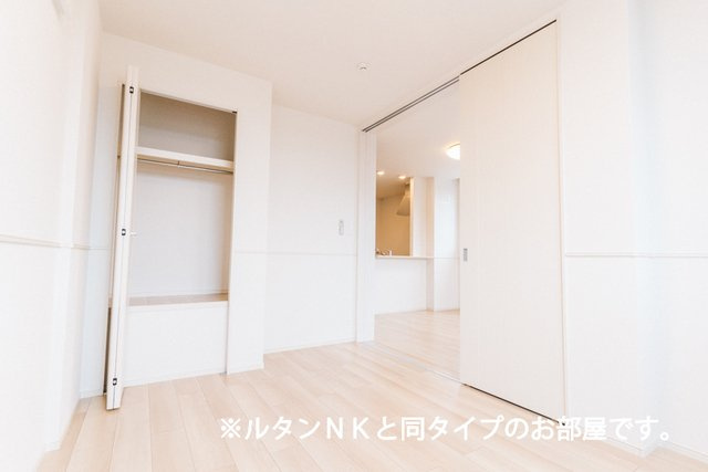 【内装】 | ガーデンハウス　リーベ　Ⅰ | 明るい色調の室内です