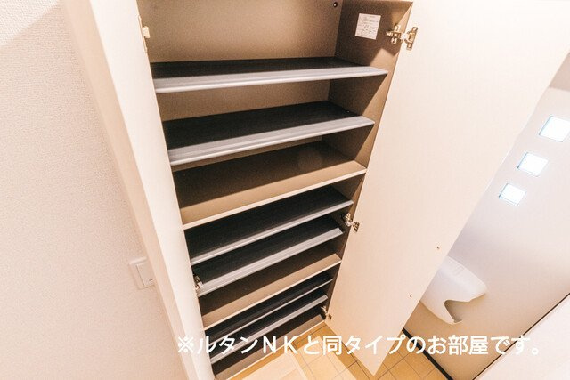 【収納】 | ガーデンハウス　リーベ　Ⅰ | 小物を収納するのに便利です