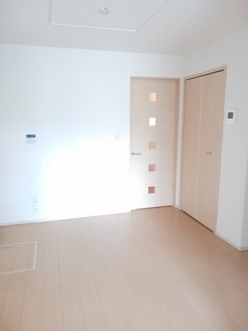 【居間・リビング】 | フィオーレ・アール・ドゥエ | こちらの居間で趣味の時間をお楽しみください