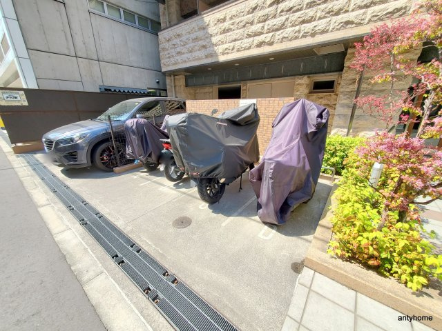 プレサンス谷町アルファ　仲介手数料無料の駐車場