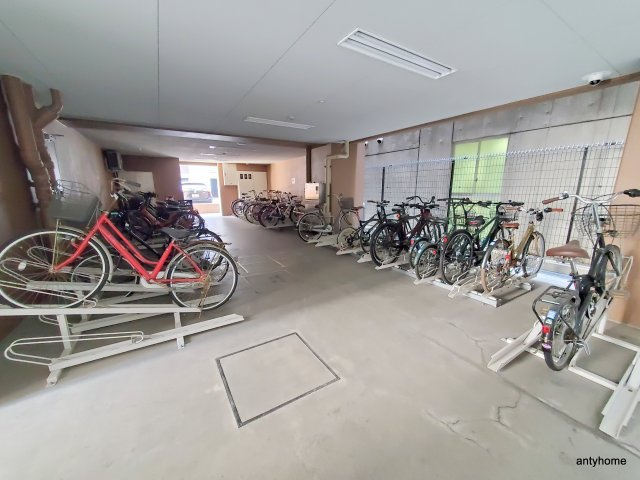 プレサンス谷町アルファ　仲介手数料無料の駐車場