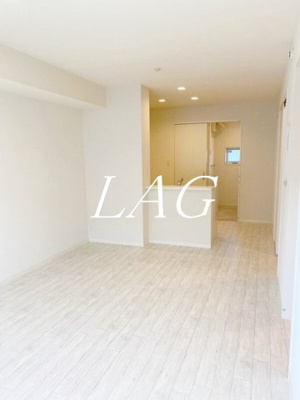 【居間・リビング】 | パームコテージⅤ番館 | 洋室のお部屋です。