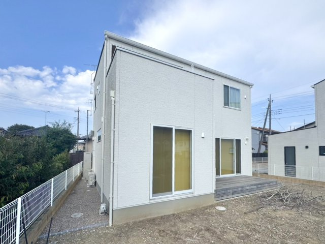 【中古戸建】邑楽郡大泉町大字寄木戸の外観|■外観｜庭付き一戸建てならお子様やペットが走り回っても大丈夫！伸び伸びと遊び、過ごすことができます♪