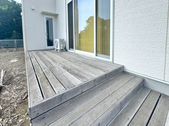【中古戸建】邑楽郡大泉町大字寄木戸の設備|■ウッドデッキ｜外へ出やすいウッドデッキはBBQやプールなどの思い出作りに♪