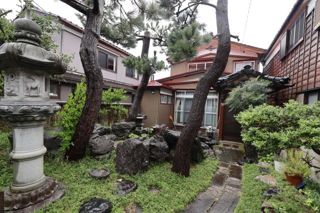 三島郡出雲崎町大字尼瀬岩舟町179番1　土地建物の外観