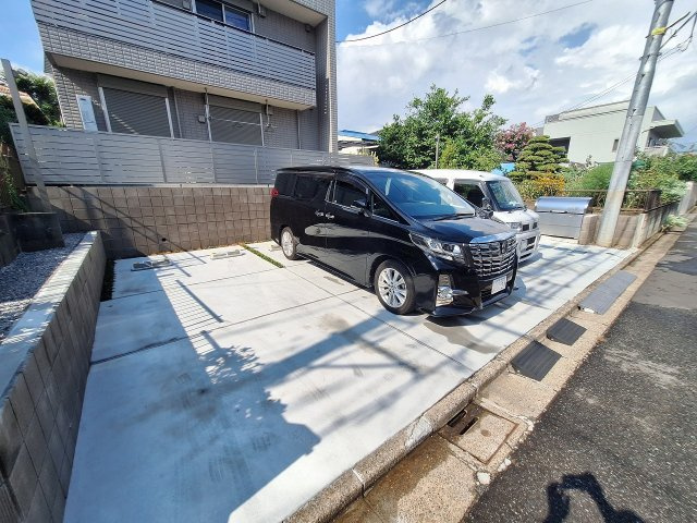 Ｊｉｒｏ．ｚ　ｏｎｅの駐車場