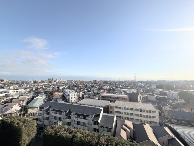 ヴィルセゾン小手指B棟の展望|南側バルコニーからの眺望/9階につき、開放的です！