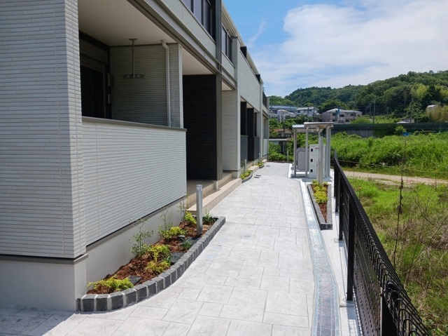 クレスト　メゾンのエントランス