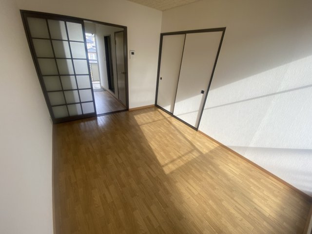 ディナ東岡山の居間・リビング