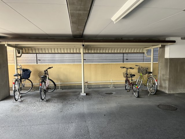 ダイアパレス岐阜早田【3階】　の駐輪場