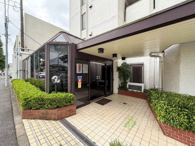 上用賀パーク・マンションのエントランス