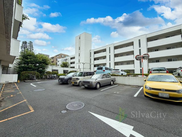 上用賀パーク・マンションの駐車場