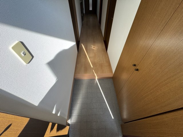 清水マンションの玄関