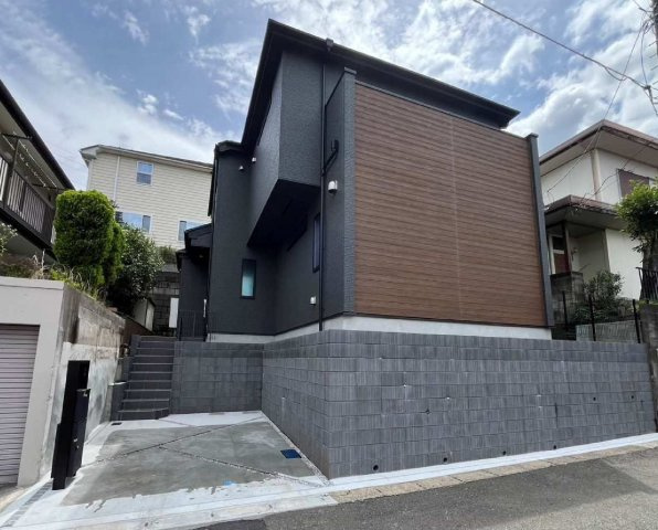 【横浜市旭区笹野台4丁目32-6新築戸建て】★仲介手数料無料★（笹野台小学校・希望が丘中学校）