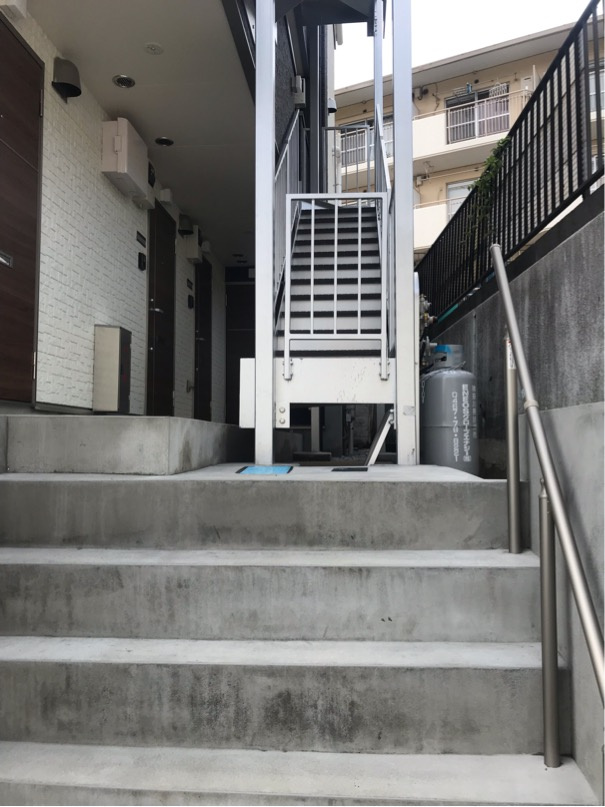 川崎市多摩区生田７丁目のアパートのエントランス