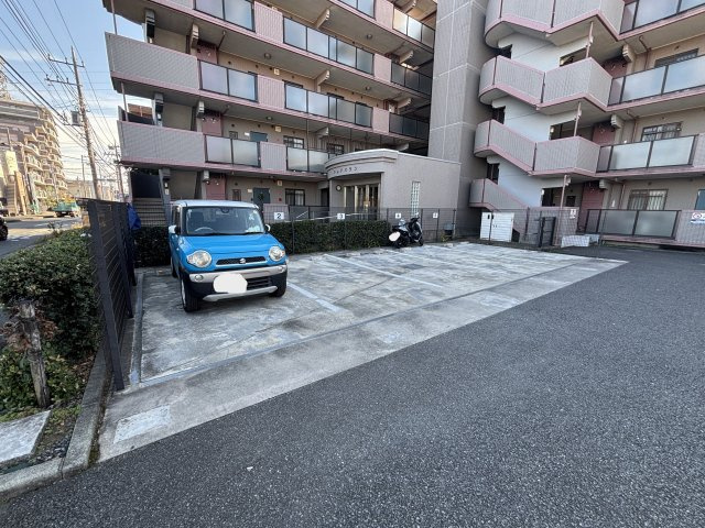 アルデバランの駐車場