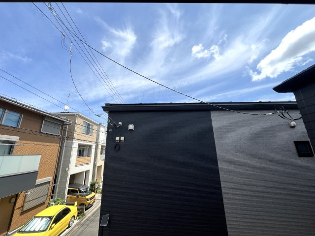 バババーババーババ。鶴見区の中でも住宅街の方です。シンプルな建売かと思いきやアクセントクロスや折り上げ天井でデザイン性も良き◎な【鶴見区馬場４丁目】新築戸建の展望