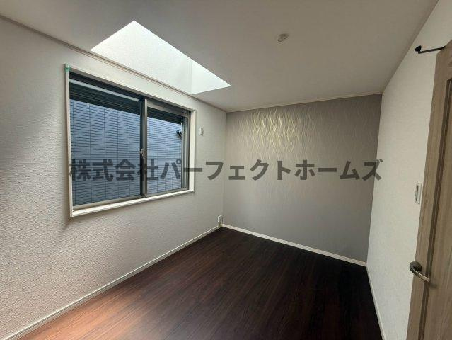 太秦緑ヶ丘戸建　賃貸の洋室|広々とした洋室です